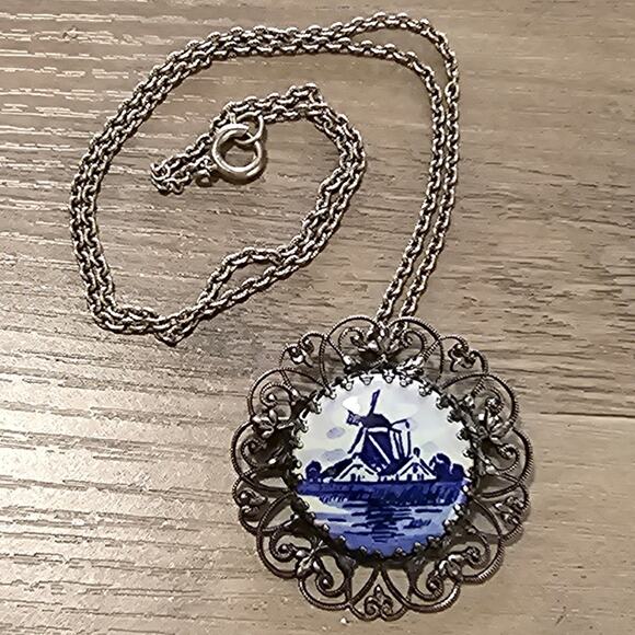 Vintage Delft Blue & White Windmill Filigree Brooch Pendant Necklace - Picture 1 of 6